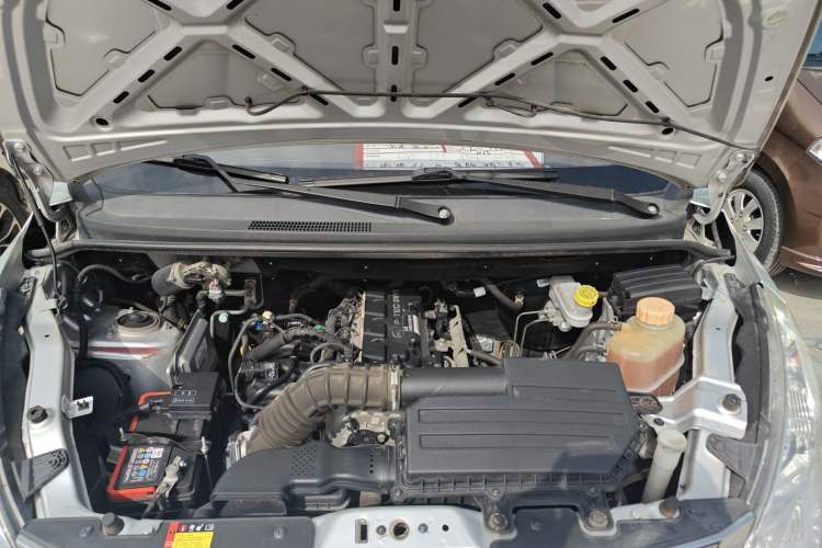 Used Wuling Rongguang V 2019 1.5L Standard Version China VI LAR Engine Bay