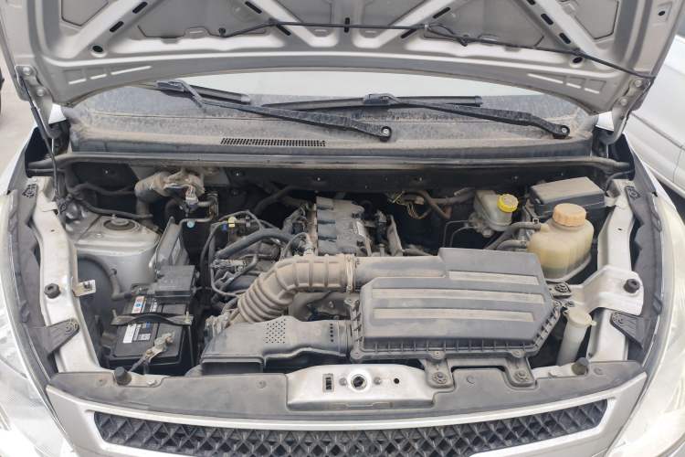 Used Wuling Rongguang V 2019 1.5L Practical Model China VI LAR Engine Bay