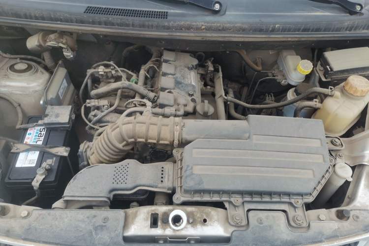 Used Wuling Rongguang V 2019 1.5L Window-Sealed Utility Model China VI LAR Engine Bay