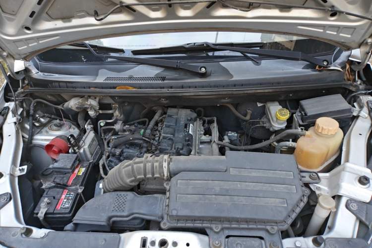 Used Wuling Rongguang V 2019 1.5L Window-Sealed Utility Model China VI LAR Engine Bay