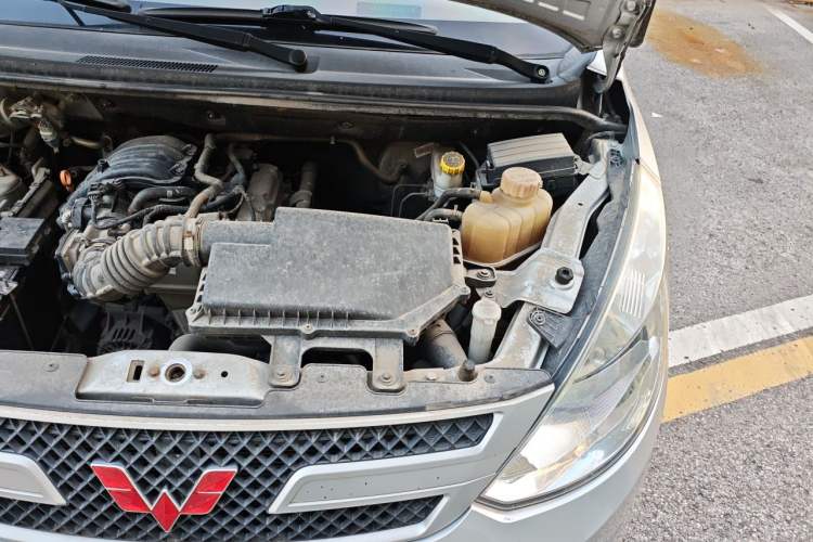 Used Wuling Rongguang V 2019 1.2L Van Utility Model Engine Bay Left