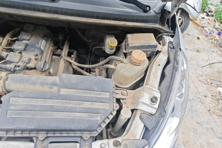 Used Wuling Rongguang V 2019 1.5L Standard Version China VI LAR Engine Bay Left