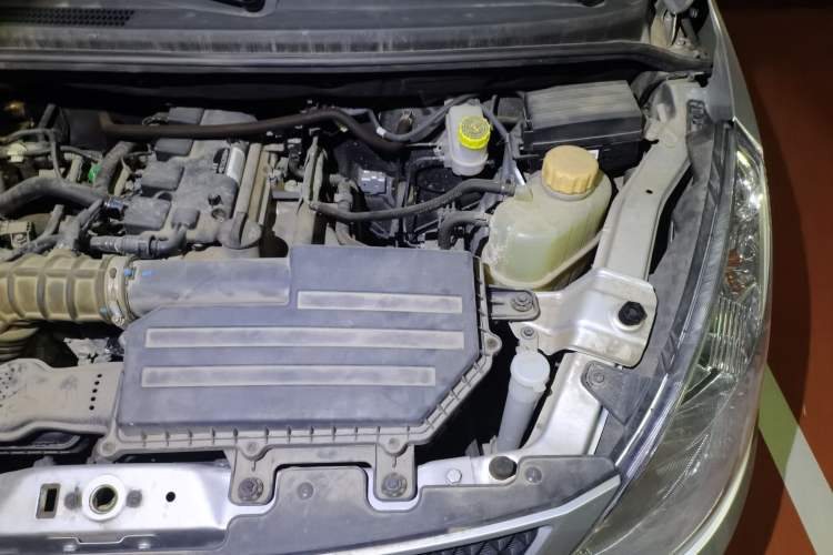 Used Wuling Rongguang V 2019 1.5L Practical Model China VI LAR Engine Bay Left