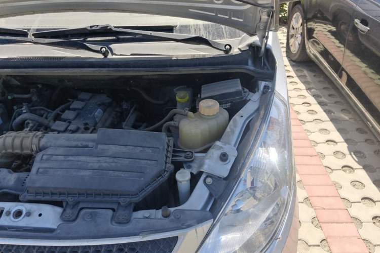 Used Wuling Rongguang V  Engine Bay Left