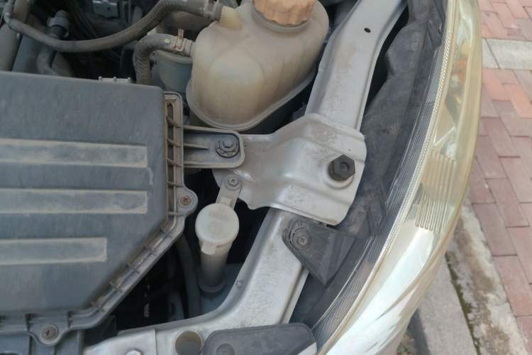 Used Wuling Rongguang V 2019 1.5L Window-Sealed Utility Model China VI LAR Engine Bay Left