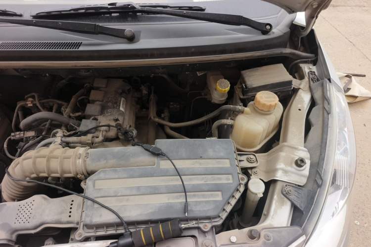 Used Wuling Rongguang V 2019 1.5L Practical Model China VI LAR Engine Bay Left