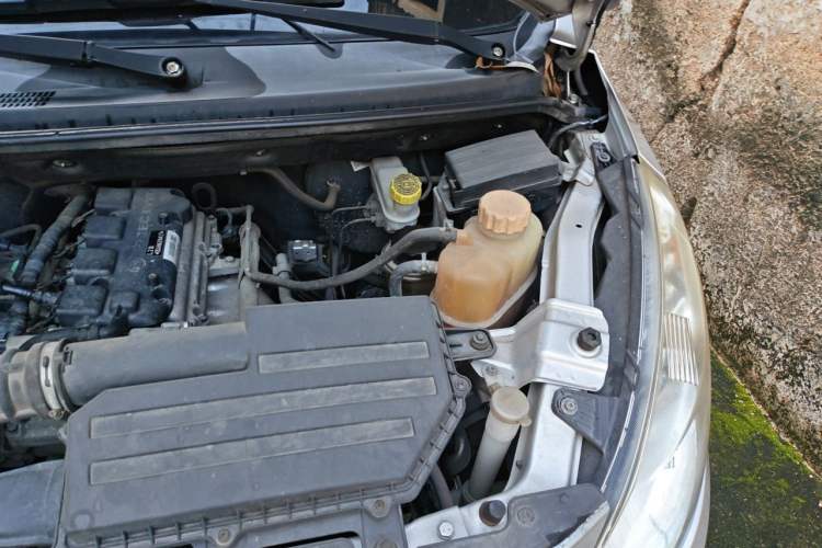 Used Wuling Rongguang V 2019 1.5L Window-Sealed Utility Model China VI LAR Engine Bay Left