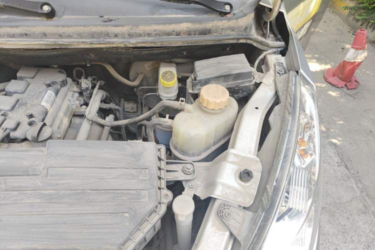 Used Wuling Rongguang V 2019 1.5L Window-Sealed Utility Model China VI LAR Engine Bay Left