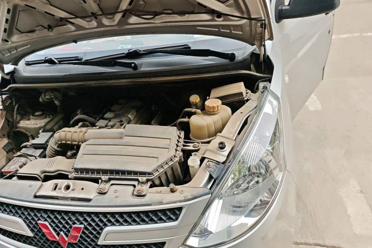 Used Wuling Rongguang V 2019 1.5L Practical Model China VI LAR Engine Bay Left