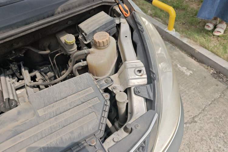 Used Wuling Rongguang V 2019 1.5L Window-Sealed Utility Model China VI LAR Engine Bay Left