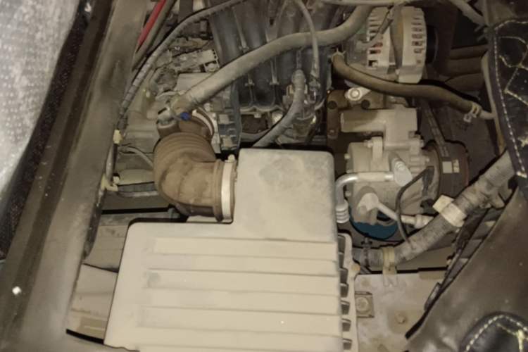Used Wuling Rongguang V 2019 1.2L Van Utility Model Engine Bay Left