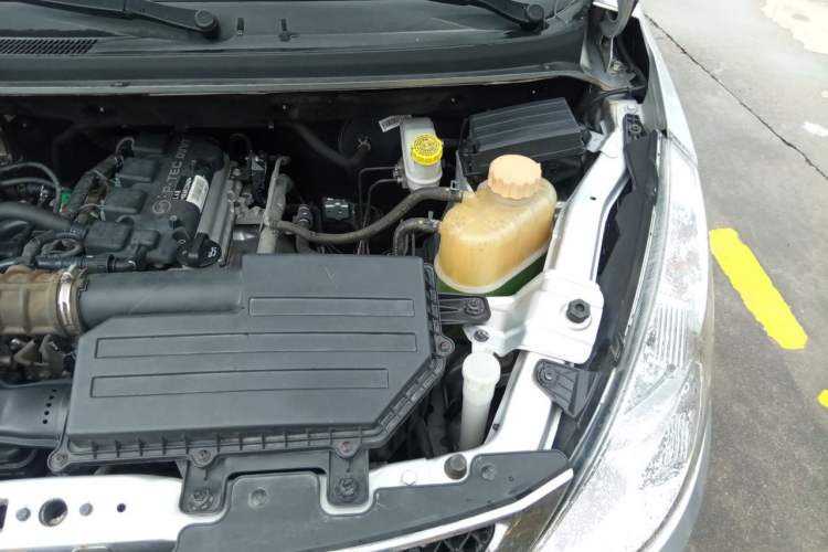 Used Wuling Rongguang V 2019 1.5L Standard Version China VI LAR Engine Bay Left