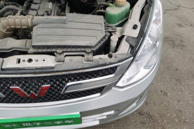 Used Wuling Rongguang V 2019 1.5L Practical Model China VI LAR Engine Bay Left