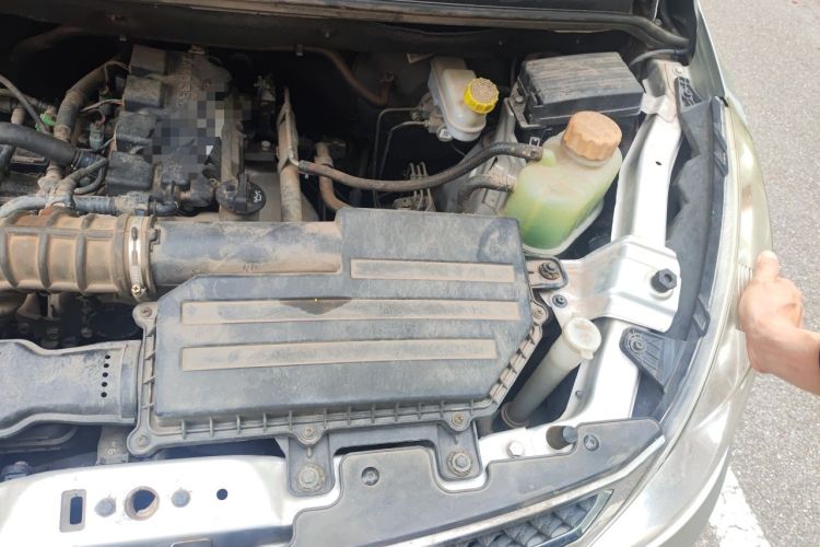 Used Wuling Rongguang V 2019 1.5L Standard Version China VI LAR Engine Bay Left