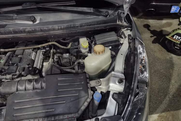 Used Wuling Rongguang V 2019 1.5L Practical Model China VI LAR Engine Bay Left
