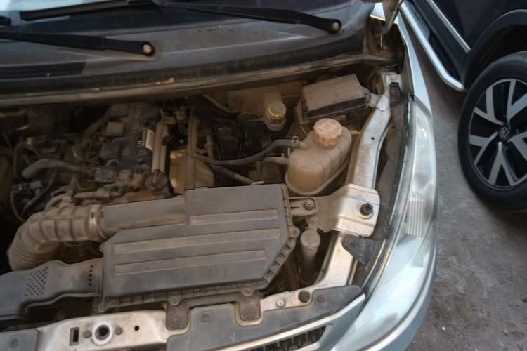 Used Wuling Rongguang V 2019 1.5L Practical Model China VI LAR Engine Bay Left