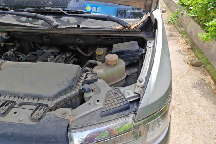 Used Wuling Rongguang V 2019 1.5L Standard Version China VI LAR Engine Bay Left