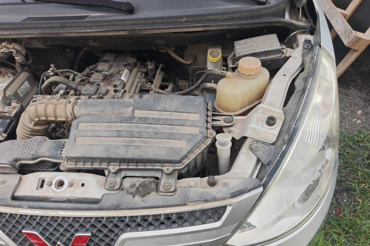 Used Wuling Rongguang V 2019 1.5L Window-Sealed Utility Model China VI LAR Engine Bay Left