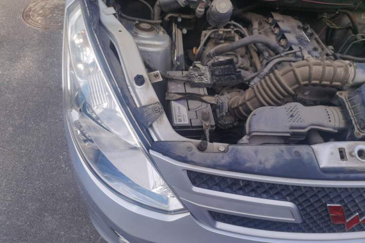 Used Wuling Rongguang V 2019 1.5L Practical Model China VI LAR Engine Bay Right