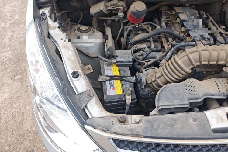 Used Wuling Rongguang V 2019 1.5L Window-Sealed Utility Model China VI LAR Engine Bay Right