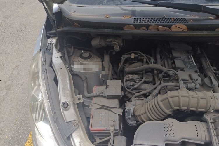 Used Wuling Rongguang V 2019 1.5L Standard Version China VI LAR Engine Bay Right