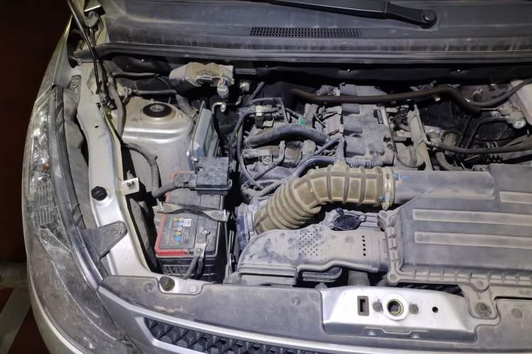 Used Wuling Rongguang V 2019 1.5L Practical Model China VI LAR Engine Bay Right