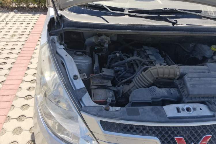 Used Wuling Rongguang V  Engine Bay Right