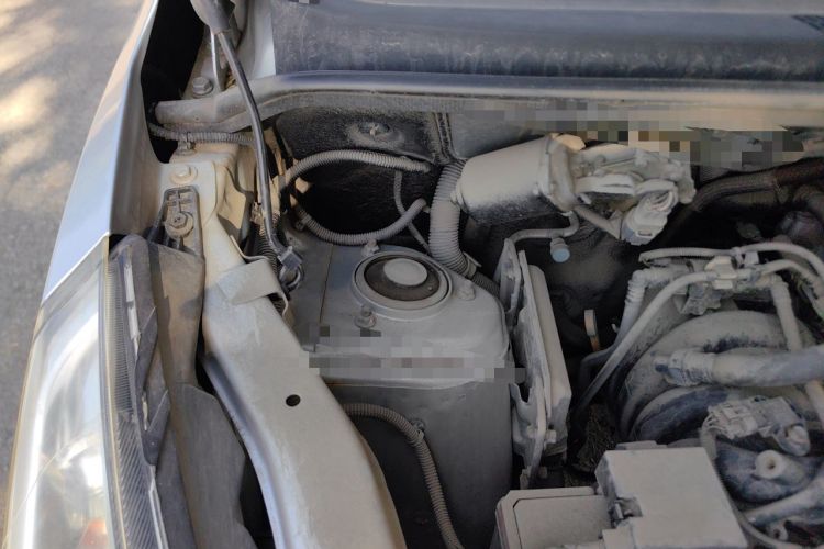Used Wuling Rongguang V 2019 1.5L Window-Sealed Utility Model China VI LAR Engine Bay Right