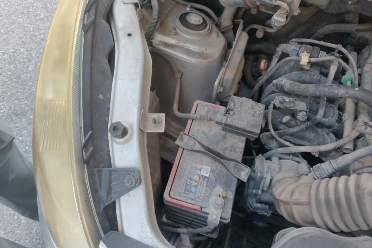 Used Wuling Rongguang V 2019 1.5L Window-Sealed Utility Model China VI LAR Engine Bay Right