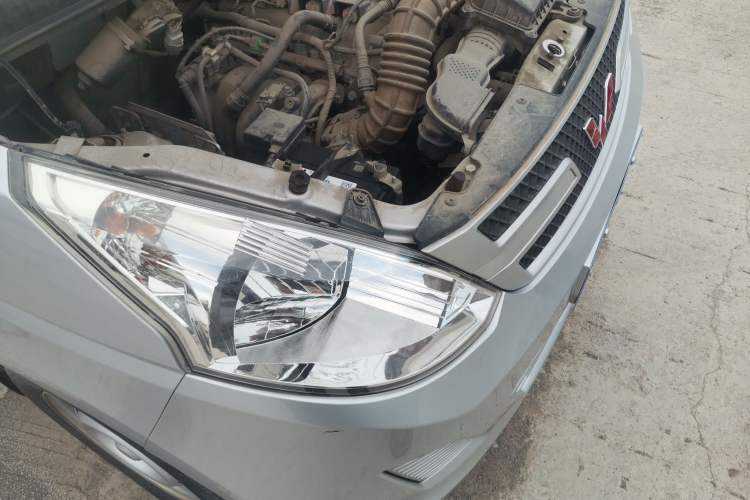 Used Wuling Rongguang V 2019 1.5L Window-Sealed Utility Model China VI LAR Engine Bay Right