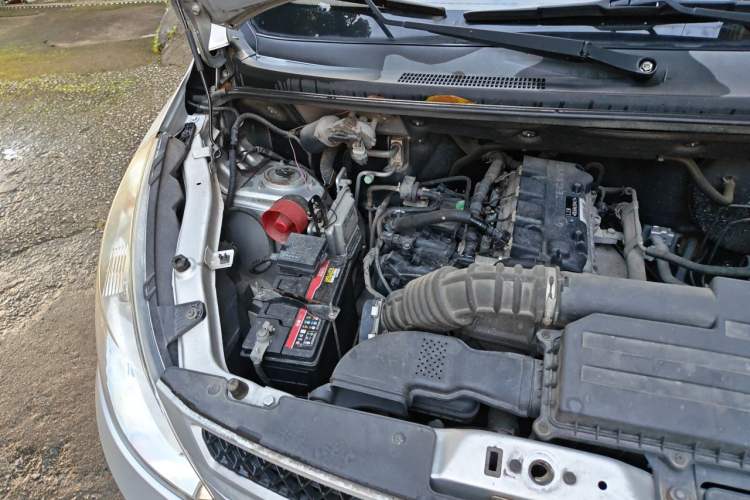 Used Wuling Rongguang V 2019 1.5L Window-Sealed Utility Model China VI LAR Engine Bay Right
