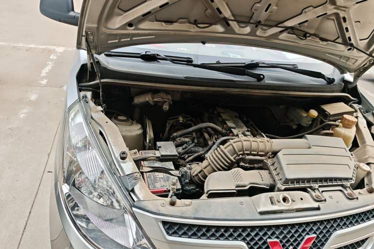 Used Wuling Rongguang V 2019 1.5L Practical Model China VI LAR Engine Bay Right