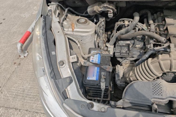 Used Wuling Rongguang V 2019 1.5L Window-Sealed Utility Model China VI LAR Engine Bay Right