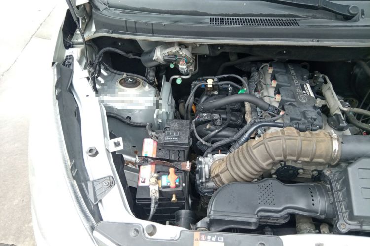 Used Wuling Rongguang V 2019 1.5L Standard Version China VI LAR Engine Bay Right