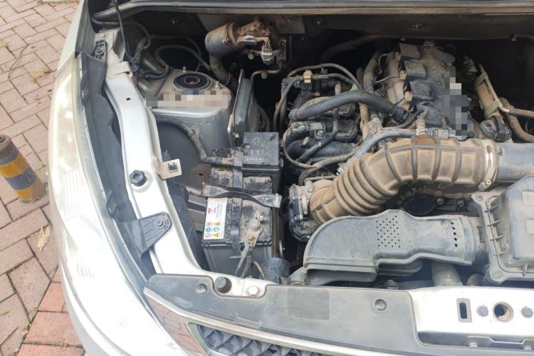 Used Wuling Rongguang V 2019 1.5L Standard Version China VI LAR Engine Bay Right