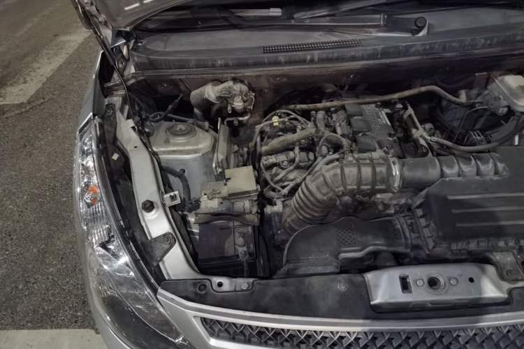 Used Wuling Rongguang V 2019 1.5L Practical Model China VI LAR Engine Bay Right