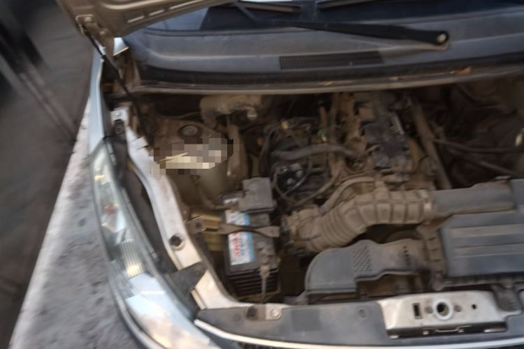 Used Wuling Rongguang V 2019 1.5L Practical Model China VI LAR Engine Bay Right