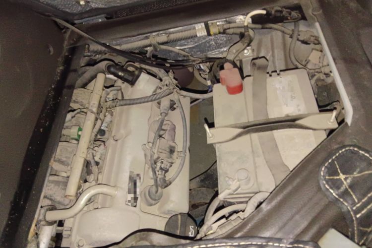 Used Wuling Rongguang V 2019 1.2L Van Utility Model Engine Bay