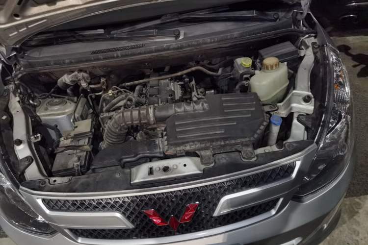 Used Wuling Rongguang V 2019 1.5L Practical Model China VI LAR Engine Bay