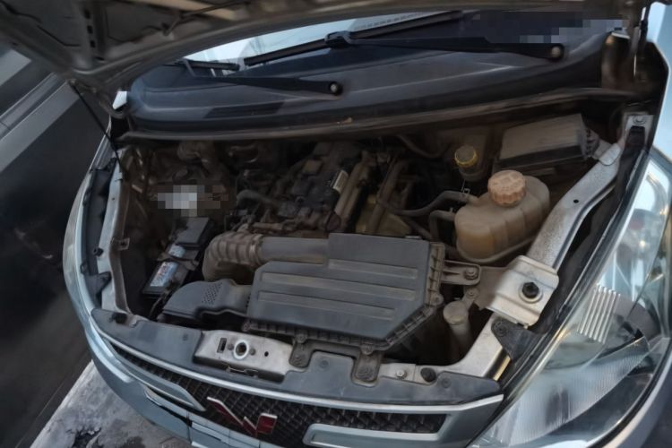 Used Wuling Rongguang V 2019 1.5L Practical Model China VI LAR Engine Bay