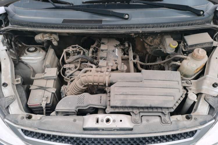Used Wuling Rongguang V 2019 1.5L Window-Sealed Utility Model China VI LAR Engine Bay