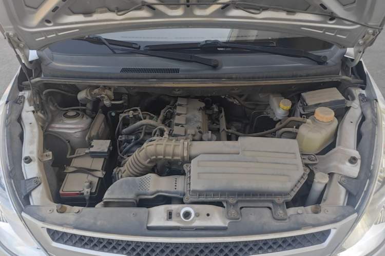 Used Wuling Rongguang V 2019 1.5L Window-Sealed Utility Model China VI LAR Engine Bay