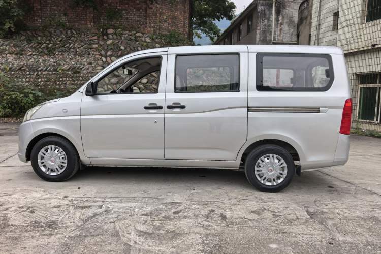 Used Wuling Rongguang V 2019 1.5L Practical Model China VI LAR Exterior 3