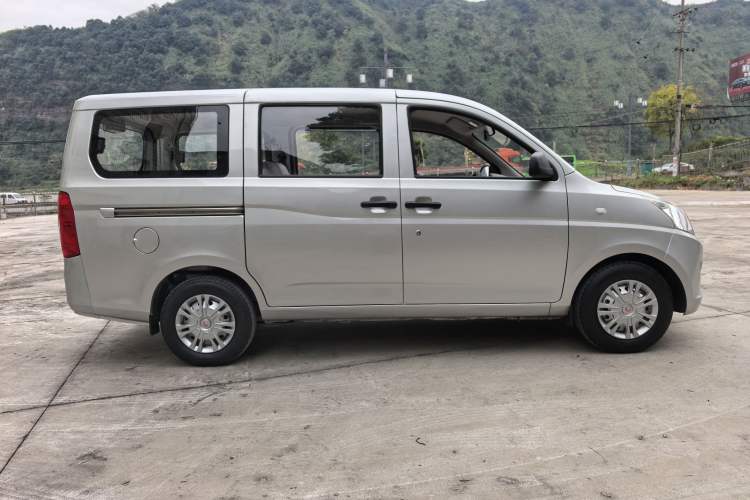 Used Wuling Rongguang V 2019 1.5L Practical Model China VI LAR Exterior 4
