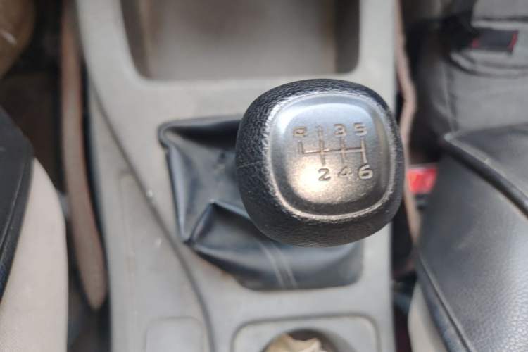 Used Wuling Rongguang V 2019 1.5L Window-Sealed Utility Model China VI LAR Gear Lever