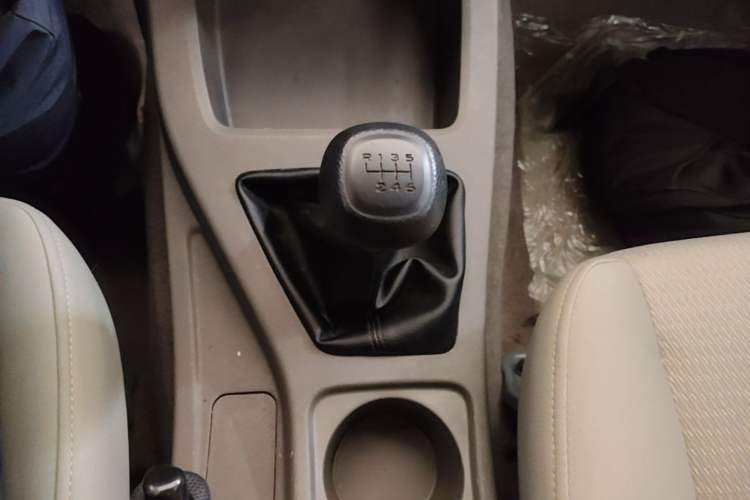 Used Wuling Rongguang V 2019 1.5L Window-Sealed Utility Model China VI LAR Gear Lever