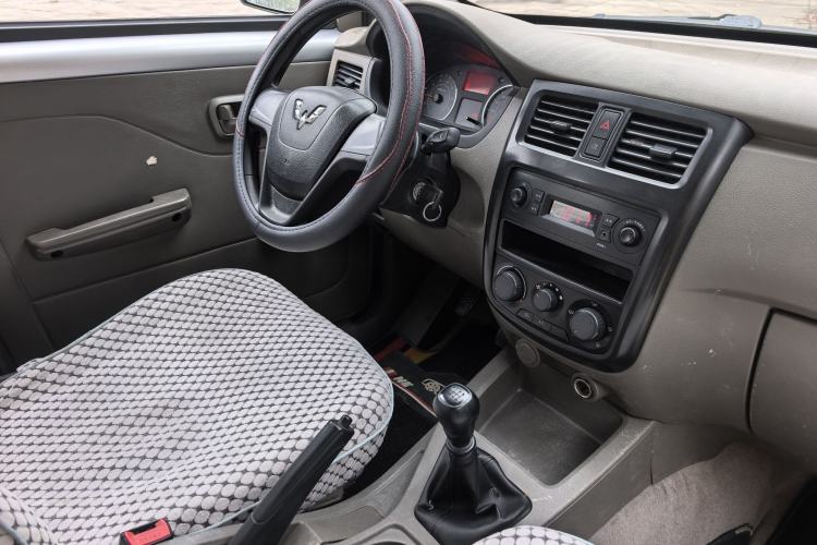 Used Wuling Rongguang V 2019 1.5L Practical Model China VI LAR Interior 1