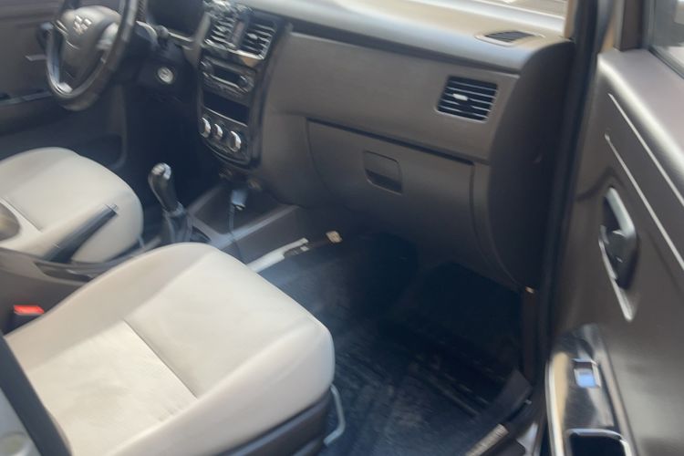 Used Wuling Rongguang V 2019 1.5L Standard Version China VI LAR Interior 1