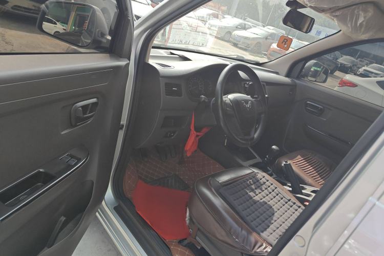 Used Wuling Rongguang V 2019 1.5L Standard Version China VI LAR Interior 2