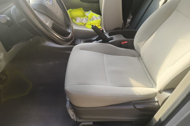 Used Wuling Rongguang V 2019 1.5L Window-Sealed Utility Model China VI LAR Interior 3